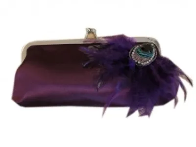 Sac de soirée orné de plumes et de pierres