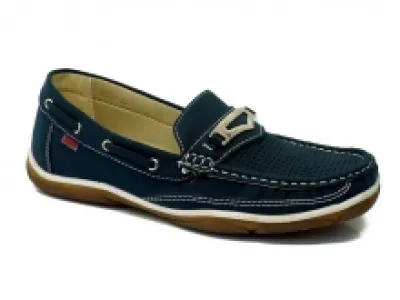 Mocassins homme avec des surpiqûres blanches et perforations dessus
