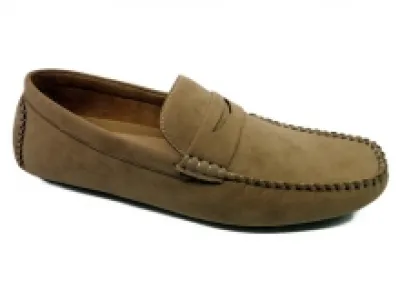 Mocassins homme avec détail sur la languette