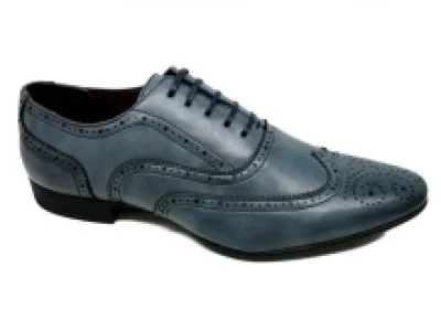 Chaussures de ville ornée de détail en perforation