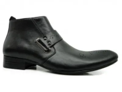 Déstockage de bottines homme avec motif perforé