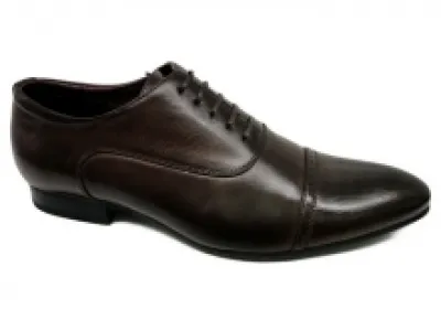 Chaussures de ville avec bout allongé et perforation