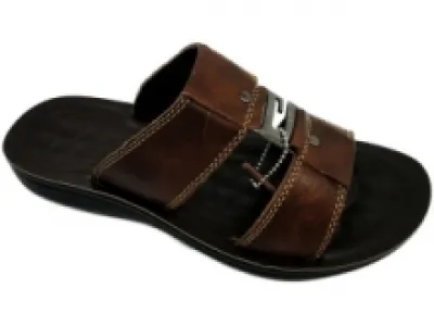 Sandales pour homme en cuir avec brides ornées de métal argenté