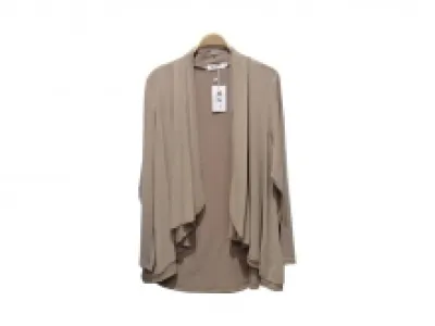 Veste grande taille avec empiècement volanté