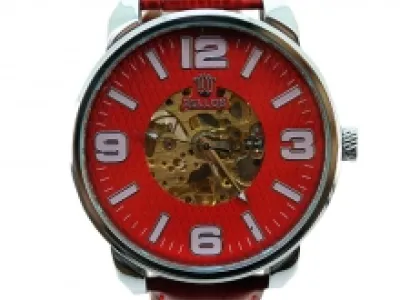 Montre bracelet avec cadran transparent
