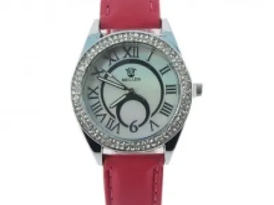 Montre bijou ornée de strass