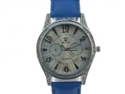 Jolie montre bracelet agrémentée de strass