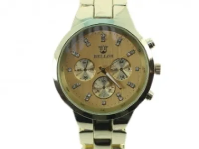 Montre métal doré avec trois compteurs