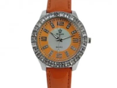 Montre bracelet parée de cristaux