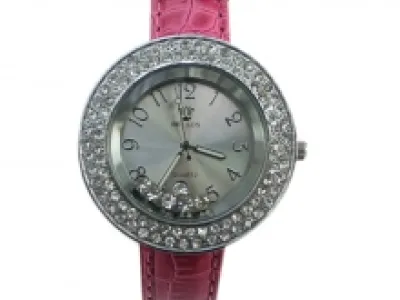 Montre bracelet femme agrémentée de strass