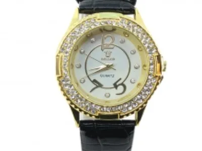 Montre dorée parée de strass