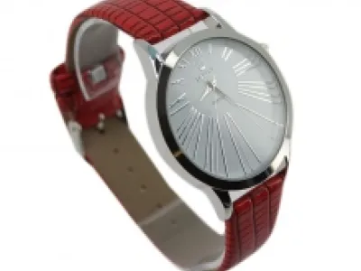 Montre argentée avec index stylé
