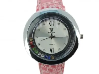 Montre ornée de strass avec bracelet croco