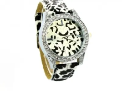 Montre-bracelet léopardée argentée sertie de strass