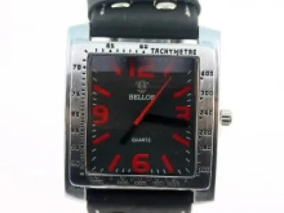 Montre argentée pour homme avec tachymètre