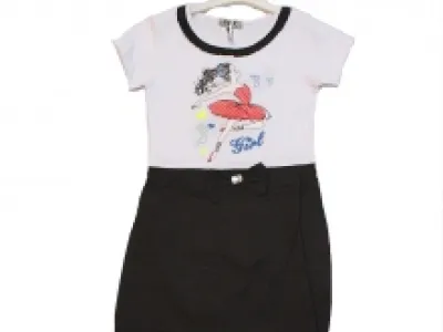 Robe en deux tons avec col volante et motif nœud