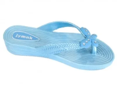 Tongs ornées de papillons à strass