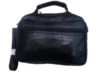 Sacoche noire en cuir avec bandoulière amovible