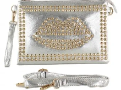 Sac à main motif lèvre clouté