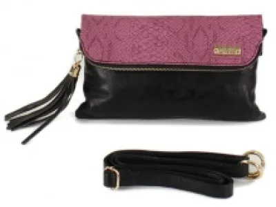 Pochette en deux tons avec rabat reptile et pompon