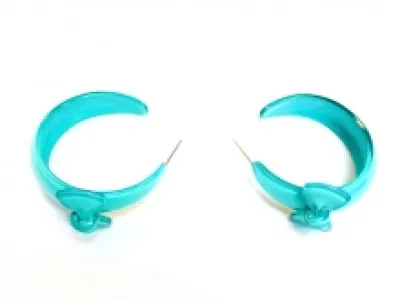 Boucles d’oreilles créoles avec nœuds