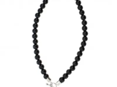 Collier en perles avec pendentif fantaisie à strass