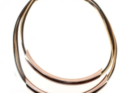 Collier multirang avec barrette en métal