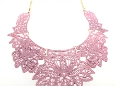 Collier plastron fantaisie