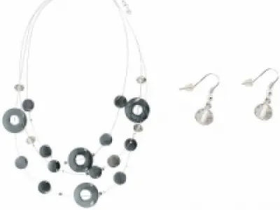 Colliers avec boucles d’oreilles