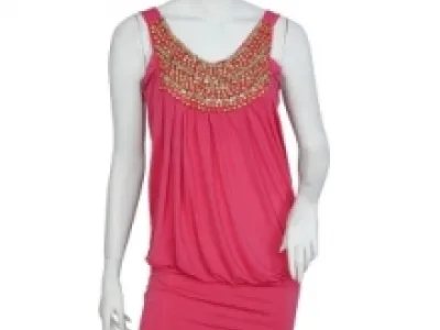 Robe de soirée courte et drapée avec perles dorées