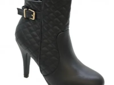 Bottines matelassées avec brides bouclées