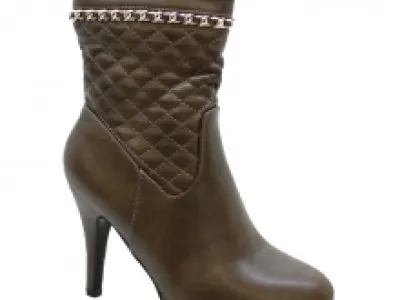Bottines matelassées avec chaîne dorée