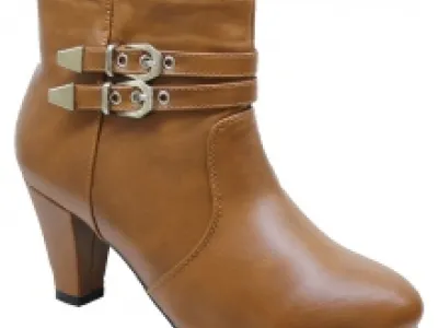 Bottines à talon avec doubles brides à boucles