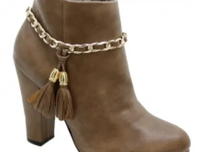 Bottines ornées de chaîne et pompons