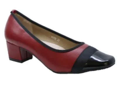 Jolies ballerines à talon avec bout verni
