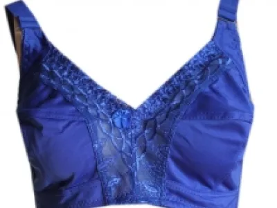 Soutien-gorge à bonnets D décoré de dentelles