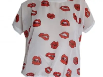 T-shirt imprimé bouche avec zip au dos