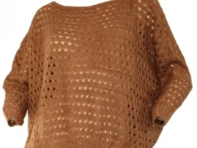 Pull troué avec poche poitrine