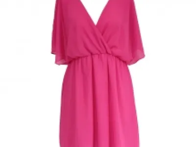 Robe en mousseline décorée de strass au dos