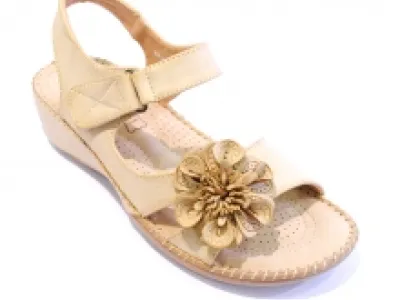 Sandales ornées de fleurs sur le côté