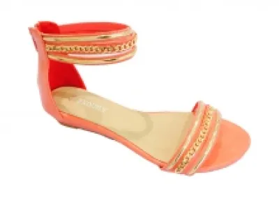 Sandales ornées de chaînes dorées
