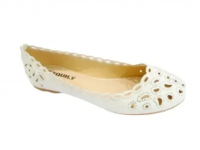 Ballerines ornées de motif perforé et strass