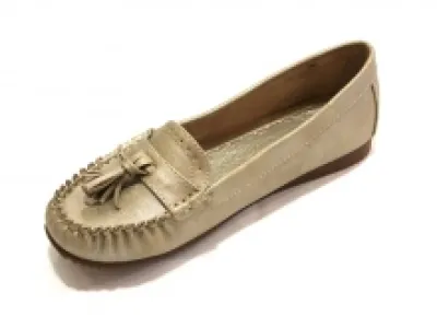 Mocassins décorés de pompons 