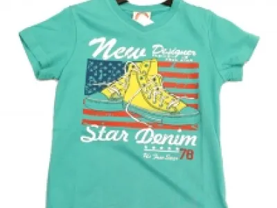 T-shirt avec motif baskets et drapeau américain