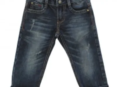 Jeans avec des plis et effet délavé