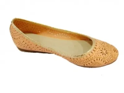 Ballerines avec motif perforé et strass
