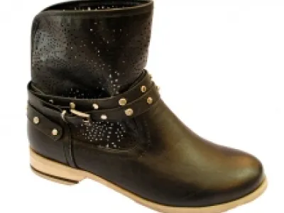 Bottines avec motif perforé et brides cloutées