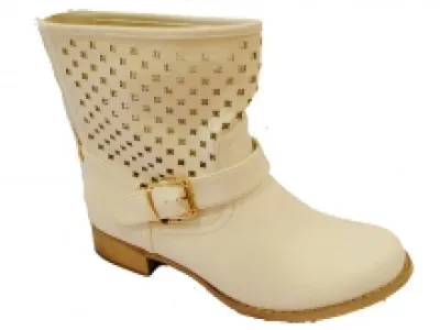 Bottines avec perforation fantaisie et brides cloutées