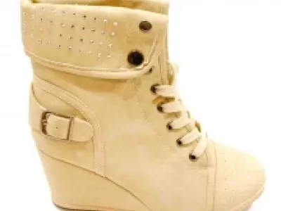 Bottines compensées cloutées pour femme