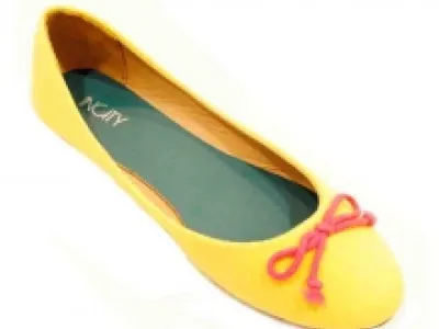 Ballerines ornées de nœud lacet contrastant